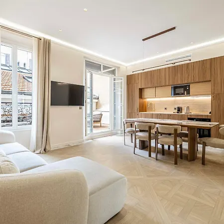 - Clr - Stunning 3 Bedroom With Terrace In The Heart Of *